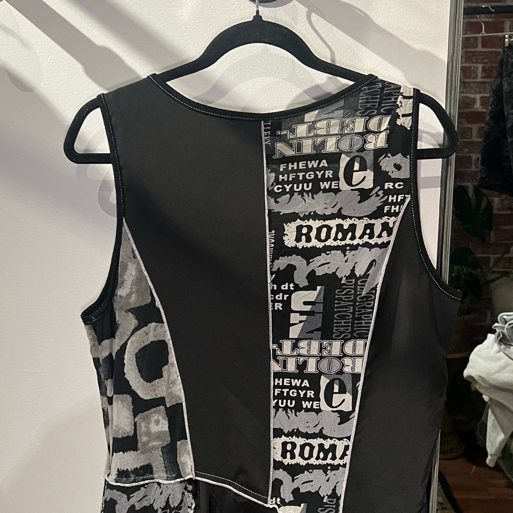 Newspaper dress with black and white patchwork layers - Picture 4 of 10
